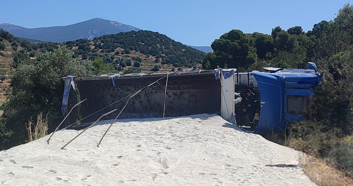 Εκτροπή και ανατροπή νταλίκας στην Ερμιονίδα